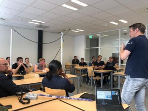 Gastdocent van ODZOB geeft les op Summa College