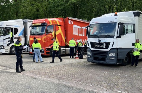 Transportcontrole naast de A67 ter hoogte van Geldrop