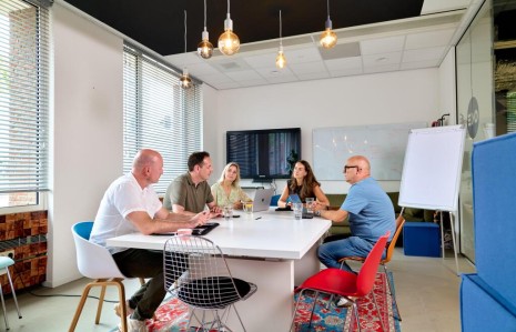 Overleggen bij de ODZOB op kantoor
